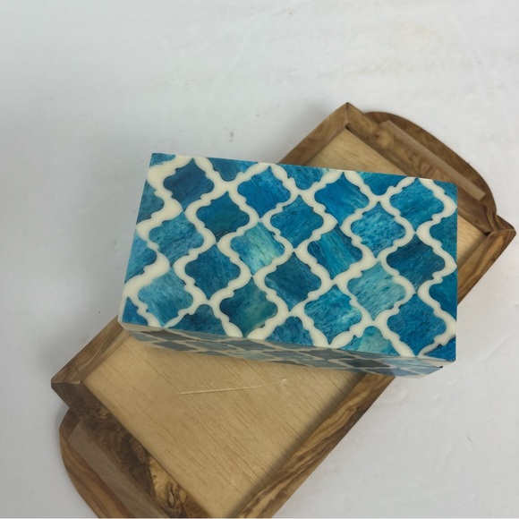Beautiful decor set-small tile tray and inlaid shell box in blue/aqua - Picture 6 of 16